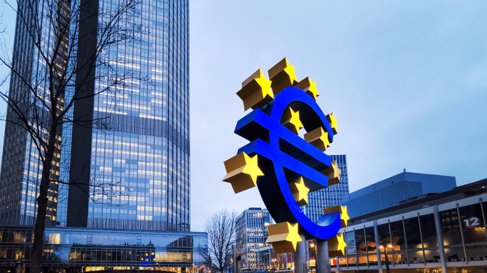 ECB znížila úrokové sadzby